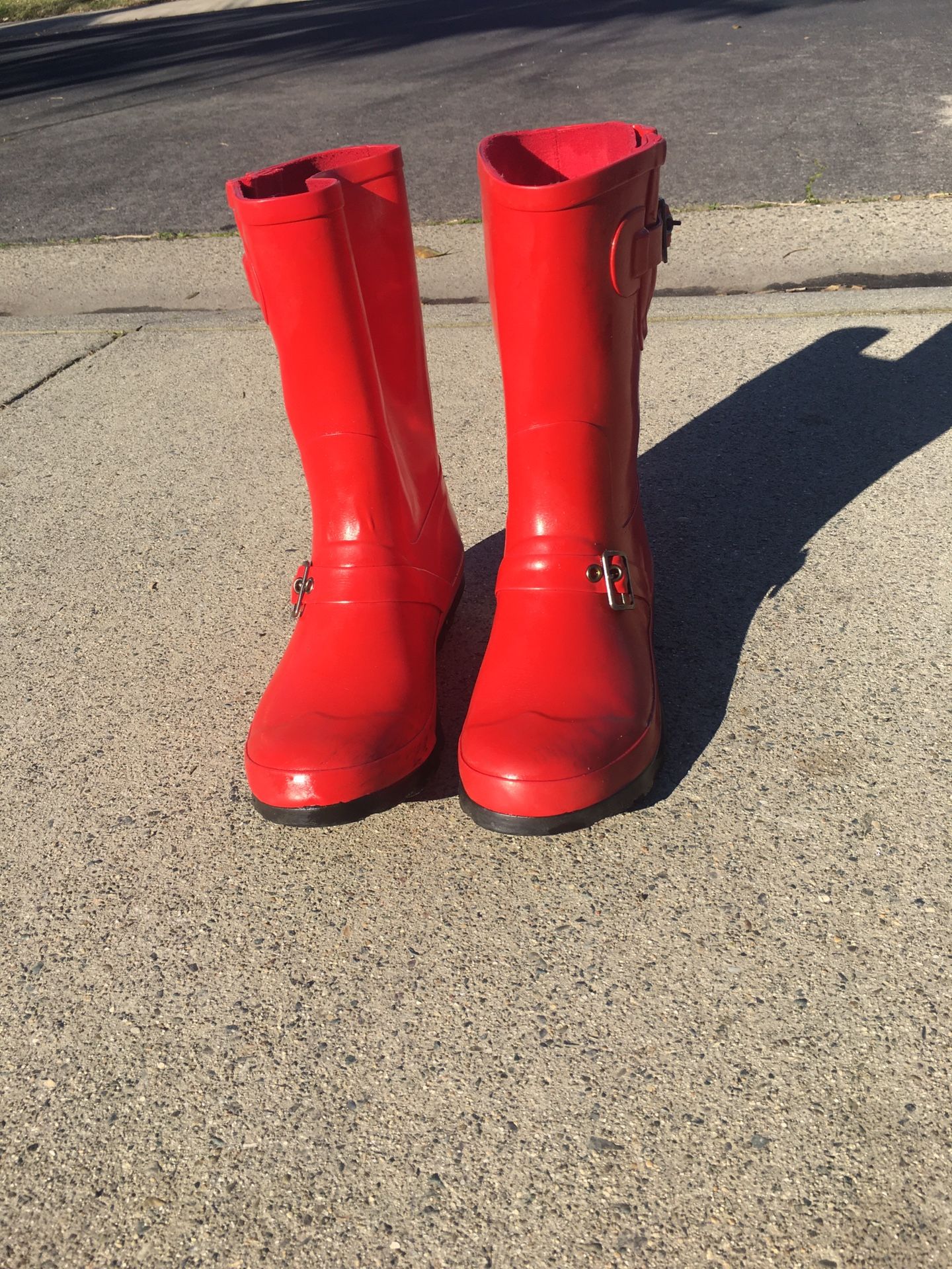 Red Rubber Rain boots Size 8 / Botas de Lluvia Rojas Calzado 8