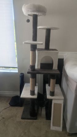 Cat tree LIKE NEW