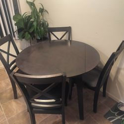 Round Dining Table And Chairs 