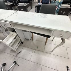 Nail table