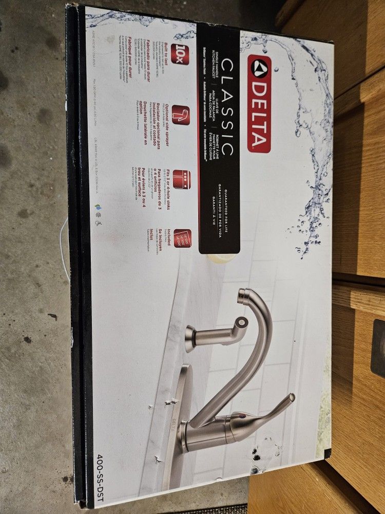 Delta Classic One Handle Stainless Steel Kitchen Faucet Side Sprayer - open box