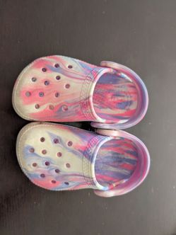 Crocs toddler size 6