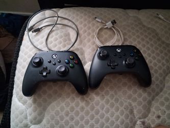 2 wired Xbox controller