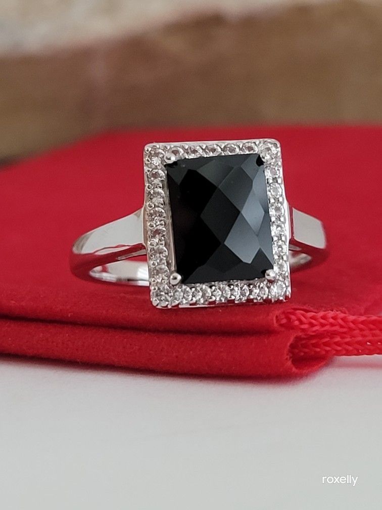 β€οΈ925 Size 7 Beautiful Sterling Silver Onyx and White Topaz Ring!/ Anillo de Plata con Onix y Topacio! ππPost Tags: Sterling Silver