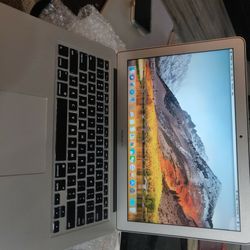 MacBook Air 2015 13" Inter Core i7 2.2 GHz Processor, 8 GB RAM, 500GB  SSD , Mac OS Big Sur. Comes with Charger.