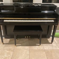 Piano (Good Condition)