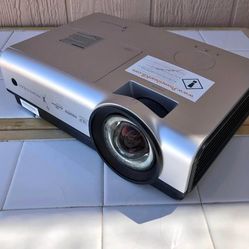 SHORT TROW PROMETHEAN DLP Projector Home Theater Full HD 3D 1080p HDMI w/Bundle