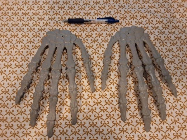 1 pair Plastic Halloween skeleton hands