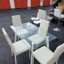 Dining Table With 4 Leather Chairs
