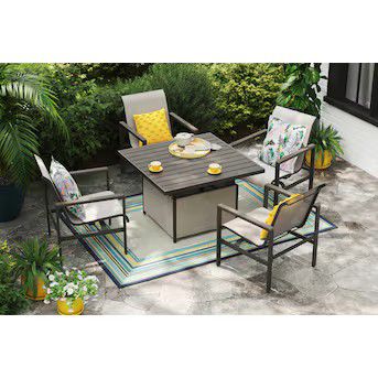 Brand New Outdoor Patio Set With New Rug