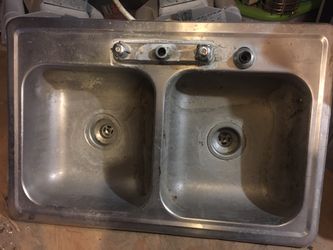 Kitchen sink.. just needs cleaning. No damage