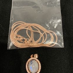 Moonstone pendant & chain