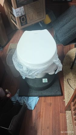 RV toilet dometic 410