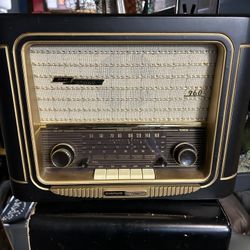 Reproduction Grundig 960 Radio In Good Condition