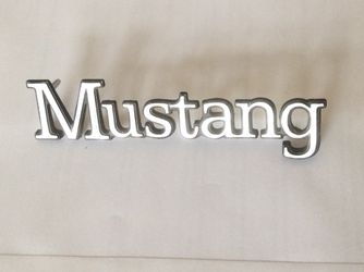 Ford Mustang original emblem