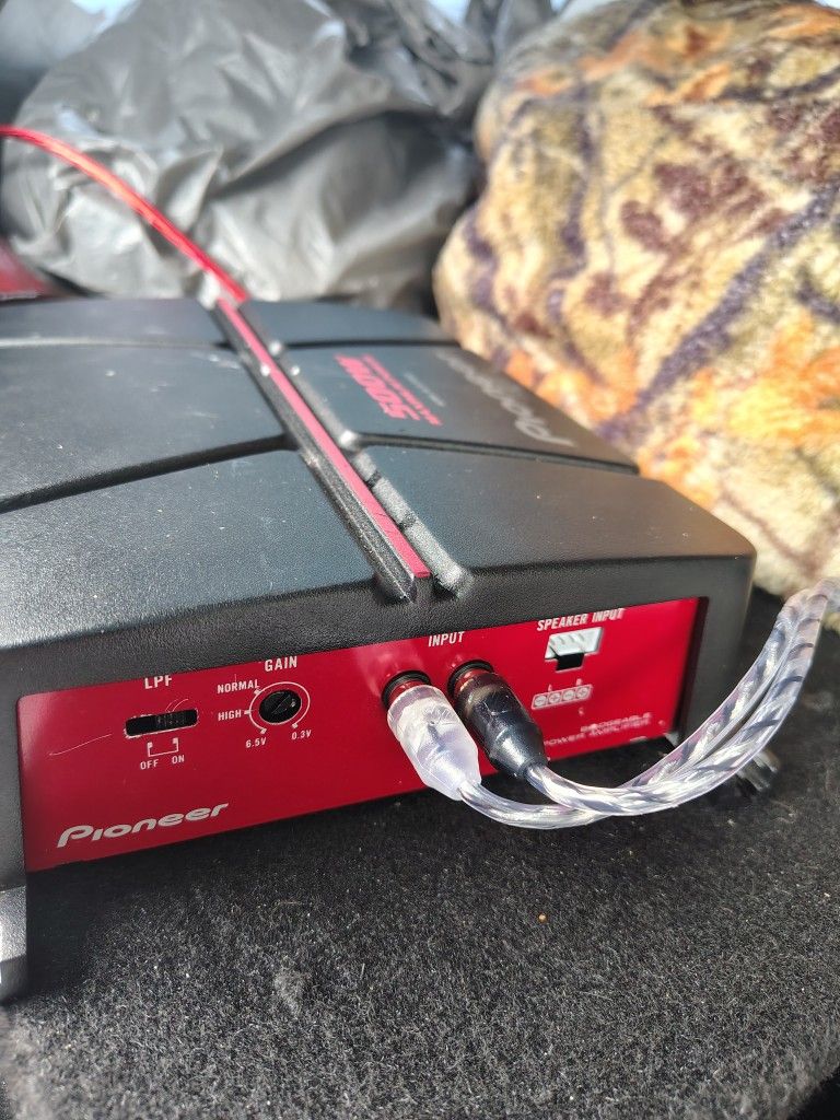 500 Watt Pioneer Amplifier