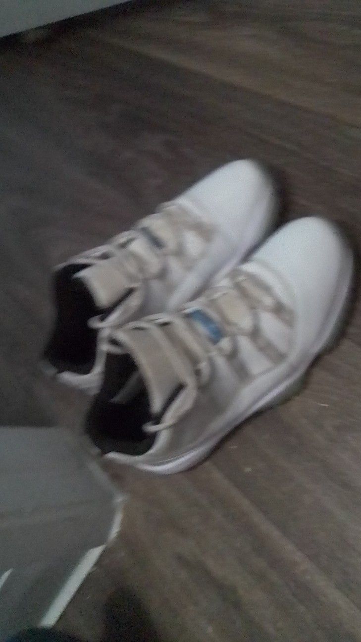 Jordan 11s And Foam Runners