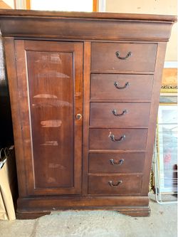 Free armoire/ chest