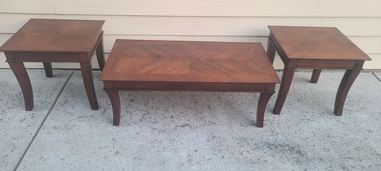 Coffee tables set