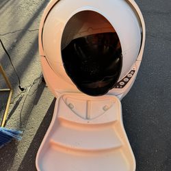 Litter Robot 3 Connect + Credenza