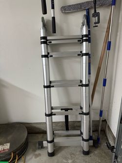 Retractable/ free standing ladder