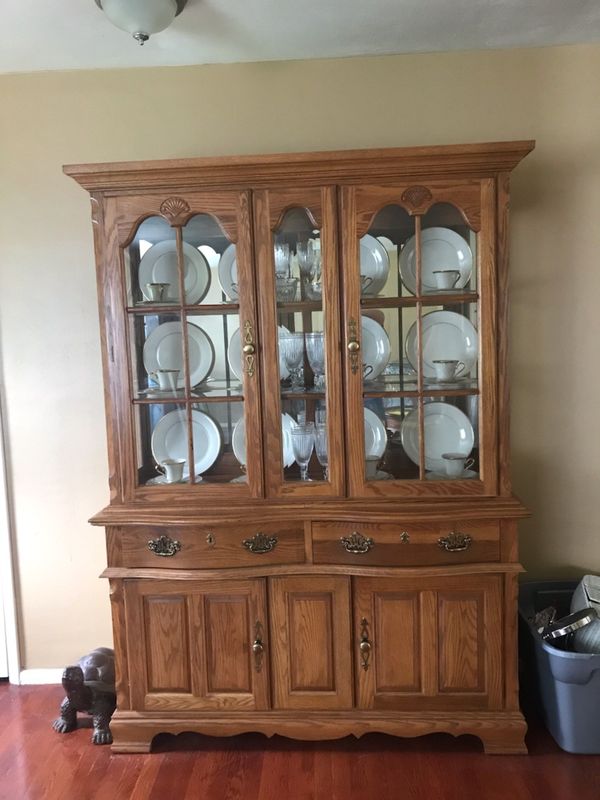 Lighted China cabinet for Sale in Virginia Beach, VA - OfferUp