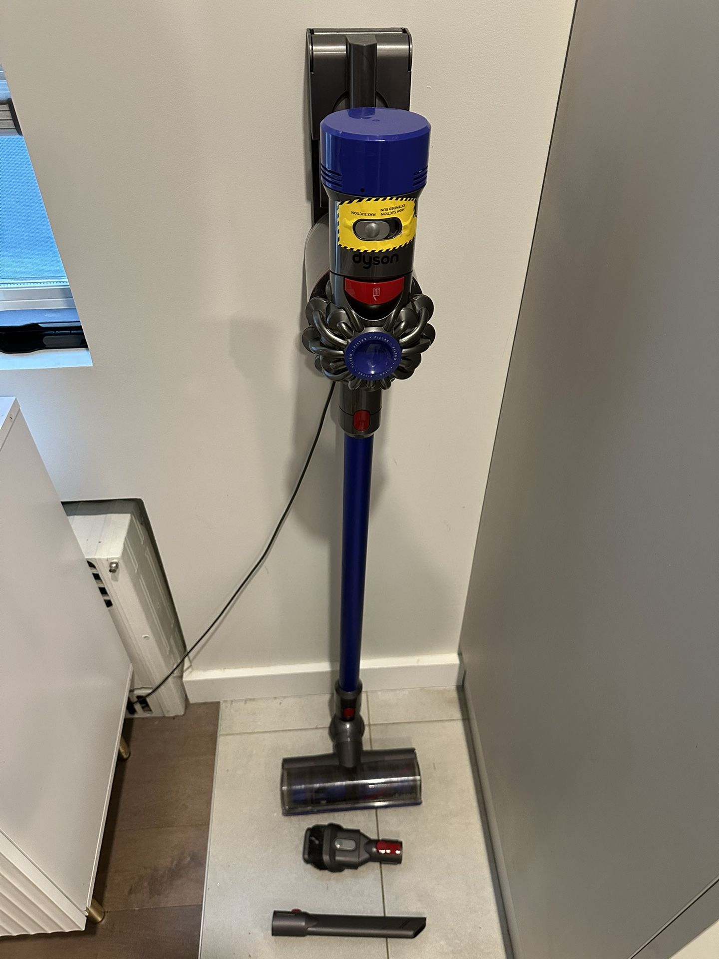 Dyson V8 Motorhead Extra vacuum cleaner