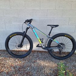 TREK ROSCOE 7 MOUNTAIN BIKE 27.5 INCH 1 X 12 SPEED ROCKSHOX AIR SHOCK DROPPER POST SEAT ( CHECK MY OTHER BIKES)