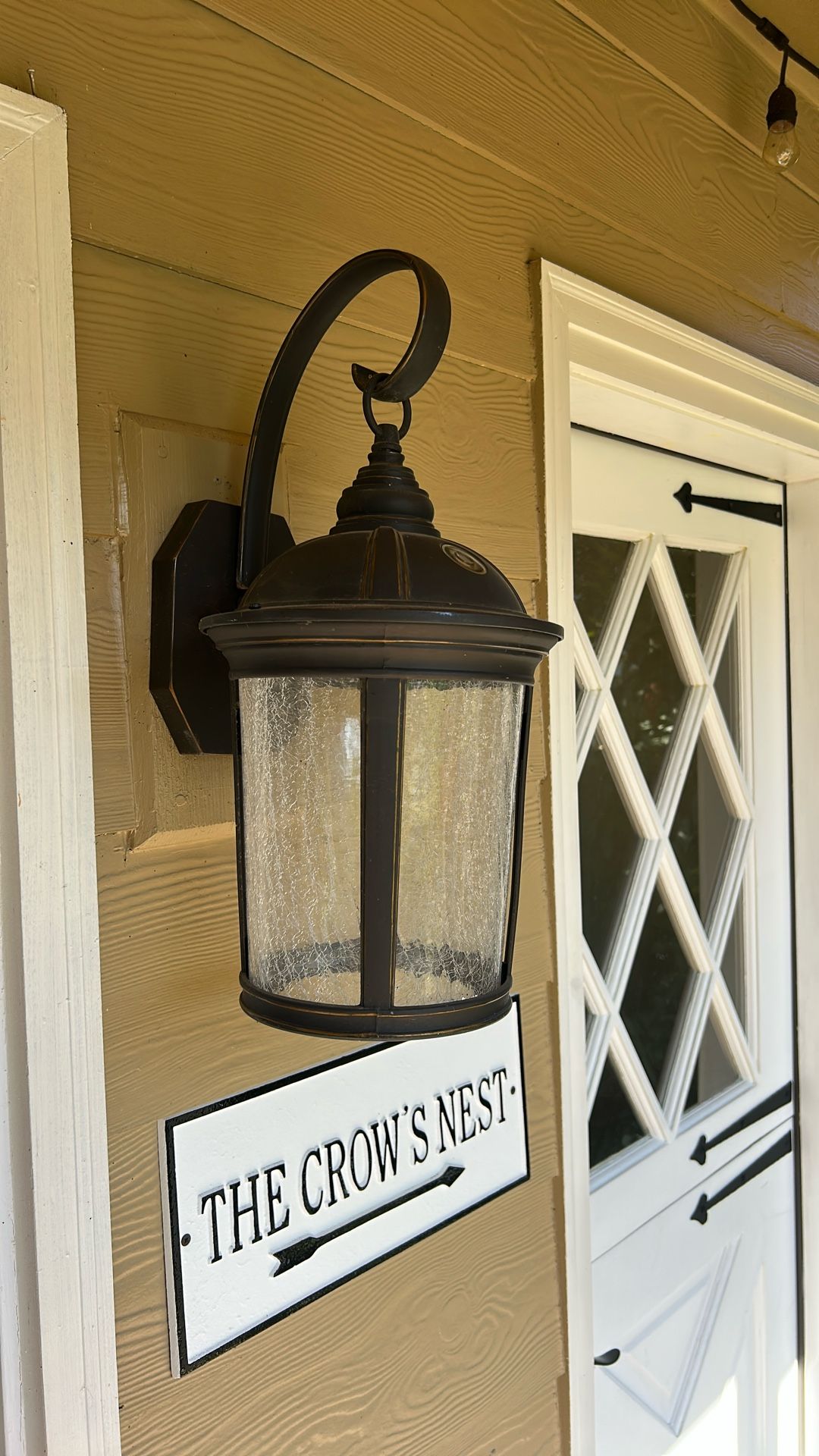 LED Outdoor Carriage Style Lamp (w/ Night Sensor)