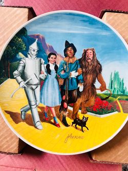 This is a 10-inch "The Grand Finale" collector plate from the 1979 Edwin Knowles Wizard of Oz collection