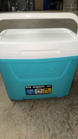 Igloo Laguna 28 qt Cooler, Aquamarine/White