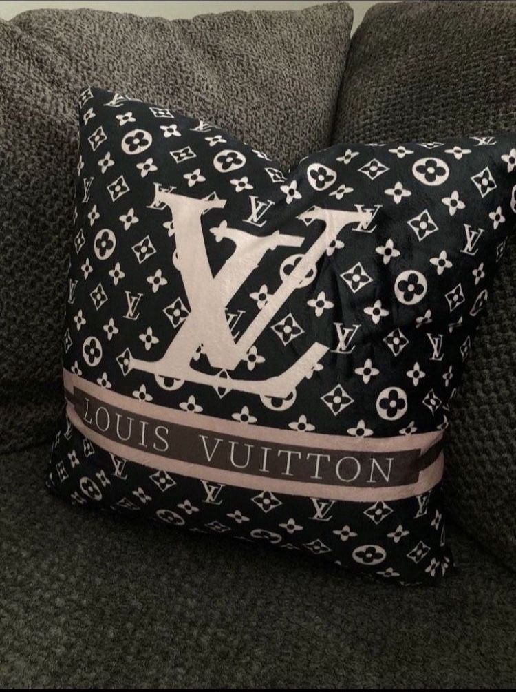 2 Pieces of Cozy Velvet Square Decorative Double face Throw Pillow Covers  for Couch an Double face, Modern Zippered. Size 18”x18” for Sale in El  Cajon, CA - OfferUp