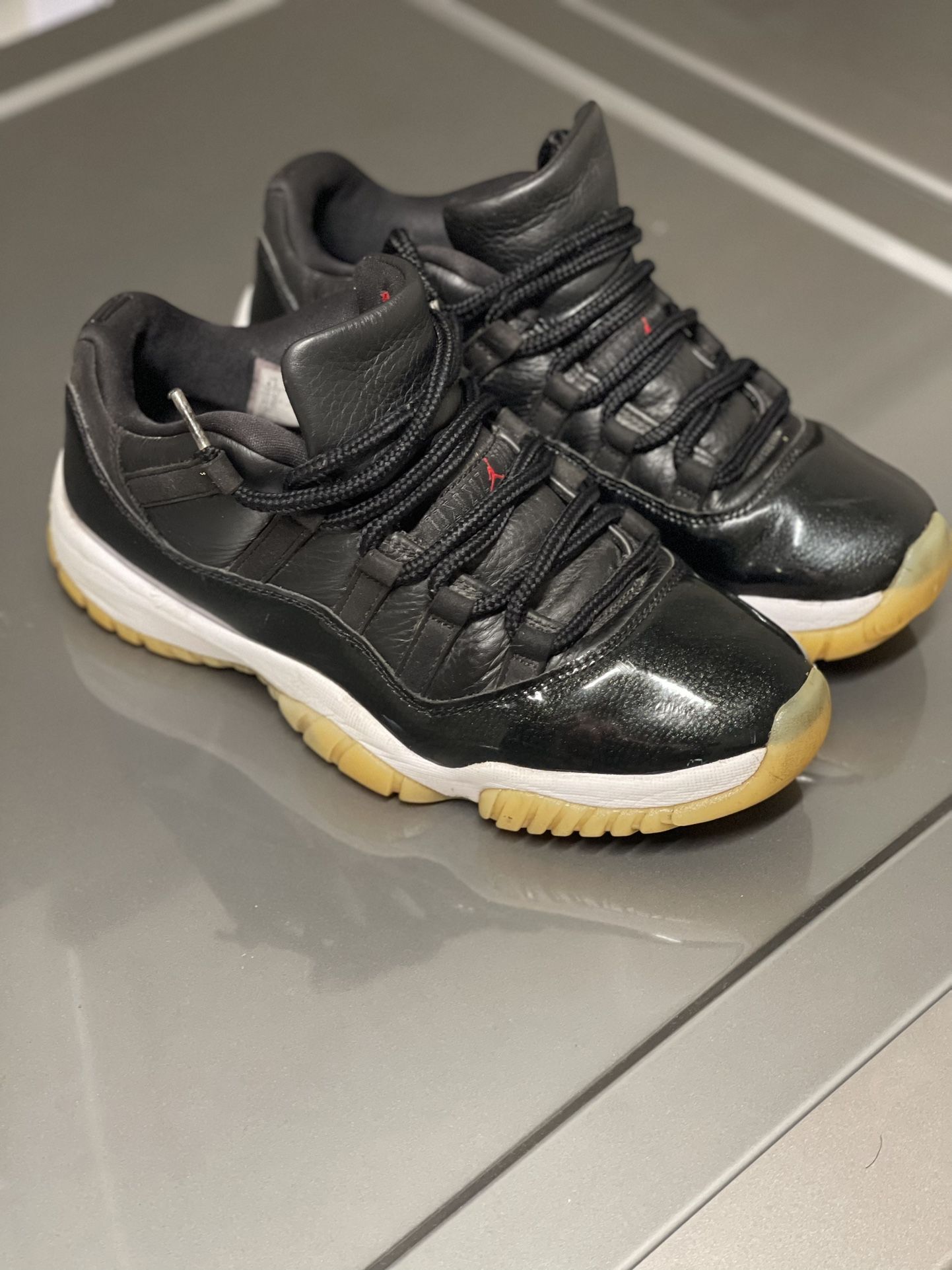 Jordan 11 Low 72-10 Size 8.5Mens