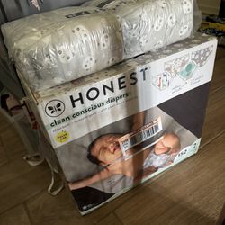 152 Size 2 Baby Diapers! Honest Brand 