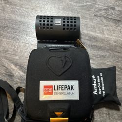 LIFEPAK DEFIBRILLATOR