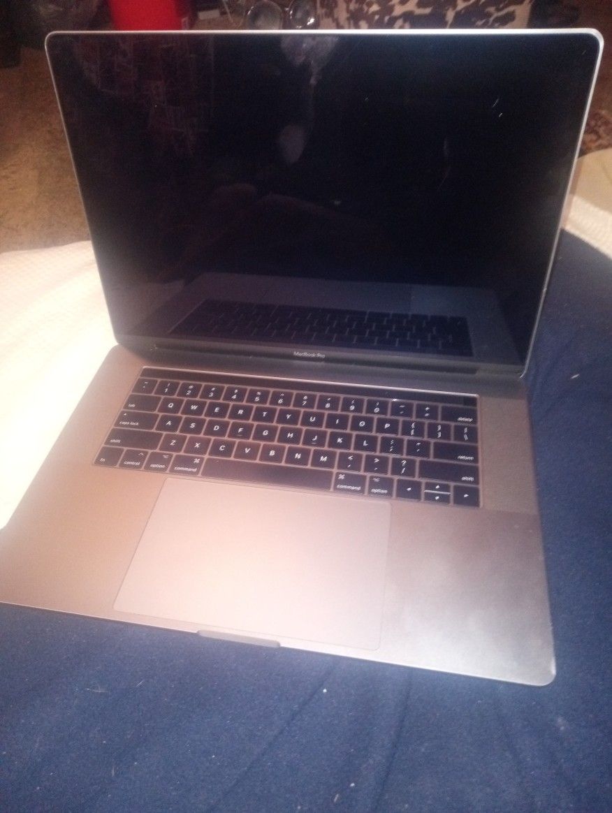Apple MacBook Pro 15.4 Inch Screen