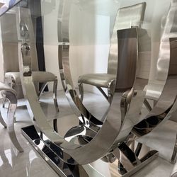 Dining Table & Chairs 