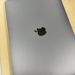 MacBook Pro 13” I7 16GB 500GB SSD Good Condition 2020 Year