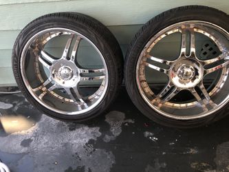 Set de rines con sus llantas las llantas están en un 70% de vida