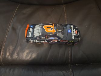 Dale Earnhardt #3 GM Goodwrench Service Plus No Bull 76th Win 2000 Monte Carlo Diecast Collectible Car