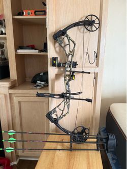 Bear Whitetail Legend Compound Bow – Ready to Hunt – 70 lb – RH