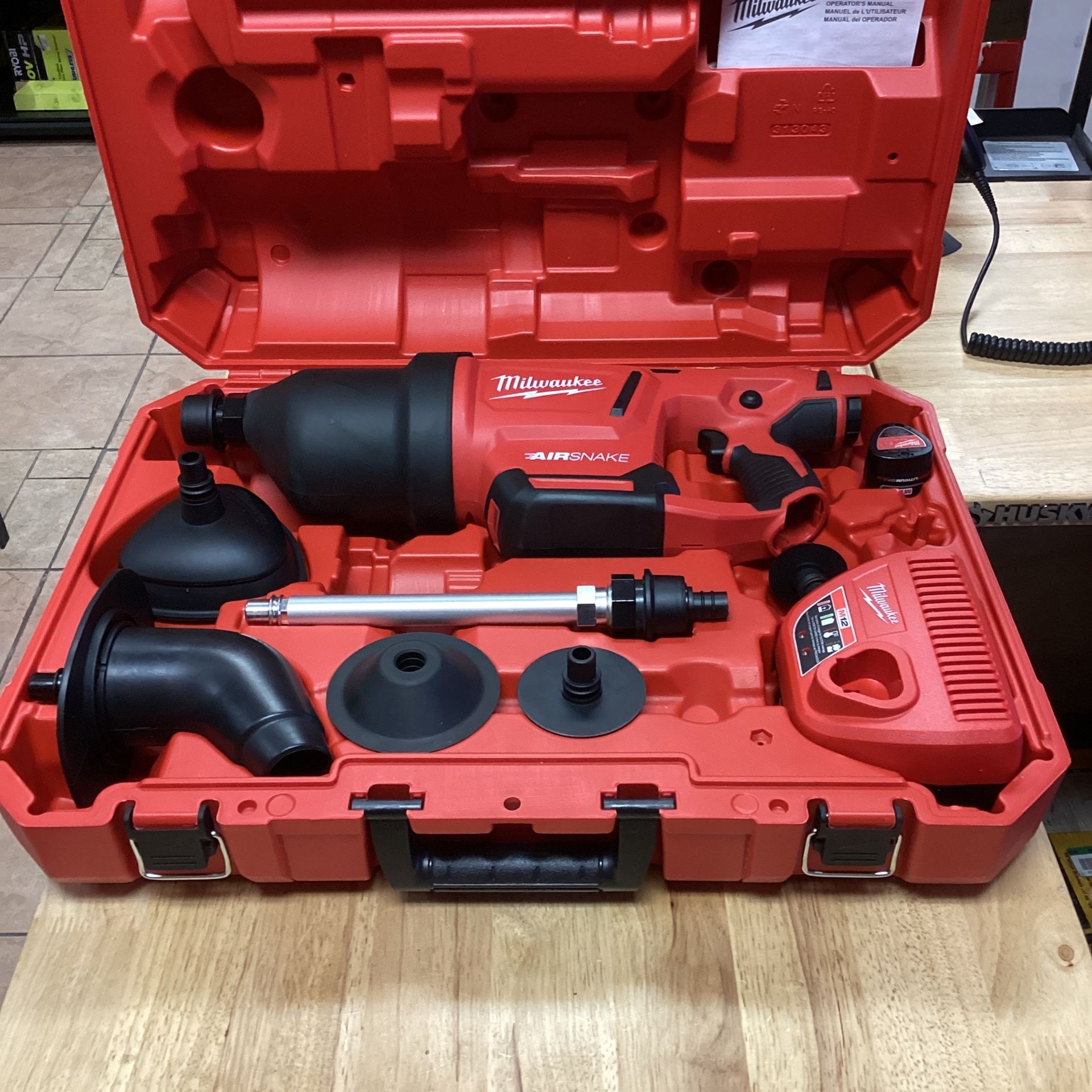 Milwaukee M12 12-Volt Lithium-Ion Cordless Drain Cleaning Airsnake Air Gun Kit with (1) 2.0Ah Battery, Toilet Attachments
