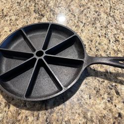 Lodge USA D1 8CB Cornbread Cast Iron Pan
