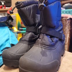 GUC Kids Snow Boots size 5y