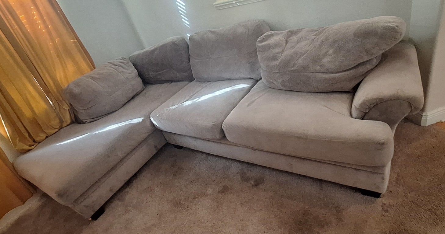 SOFA/CHAISE LOUNGER 