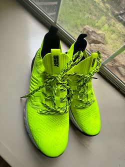 Sneakers size 7