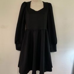 Black dress Long Puff Sleeve Square Neck  size Medium.    (G)