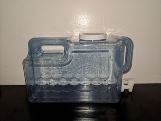 Clear Plastic Beverage Dispenser with Spigot, 3 gallons