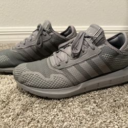Adidas 9.5 Men (almost New)