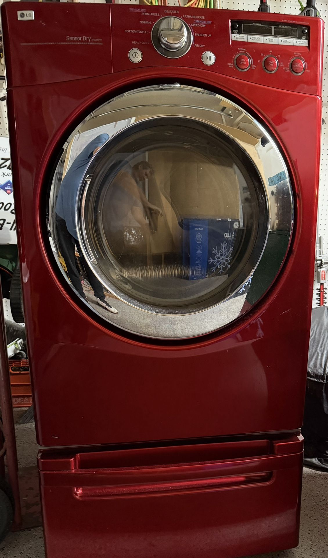 LG Electric Dryer With Pedestal